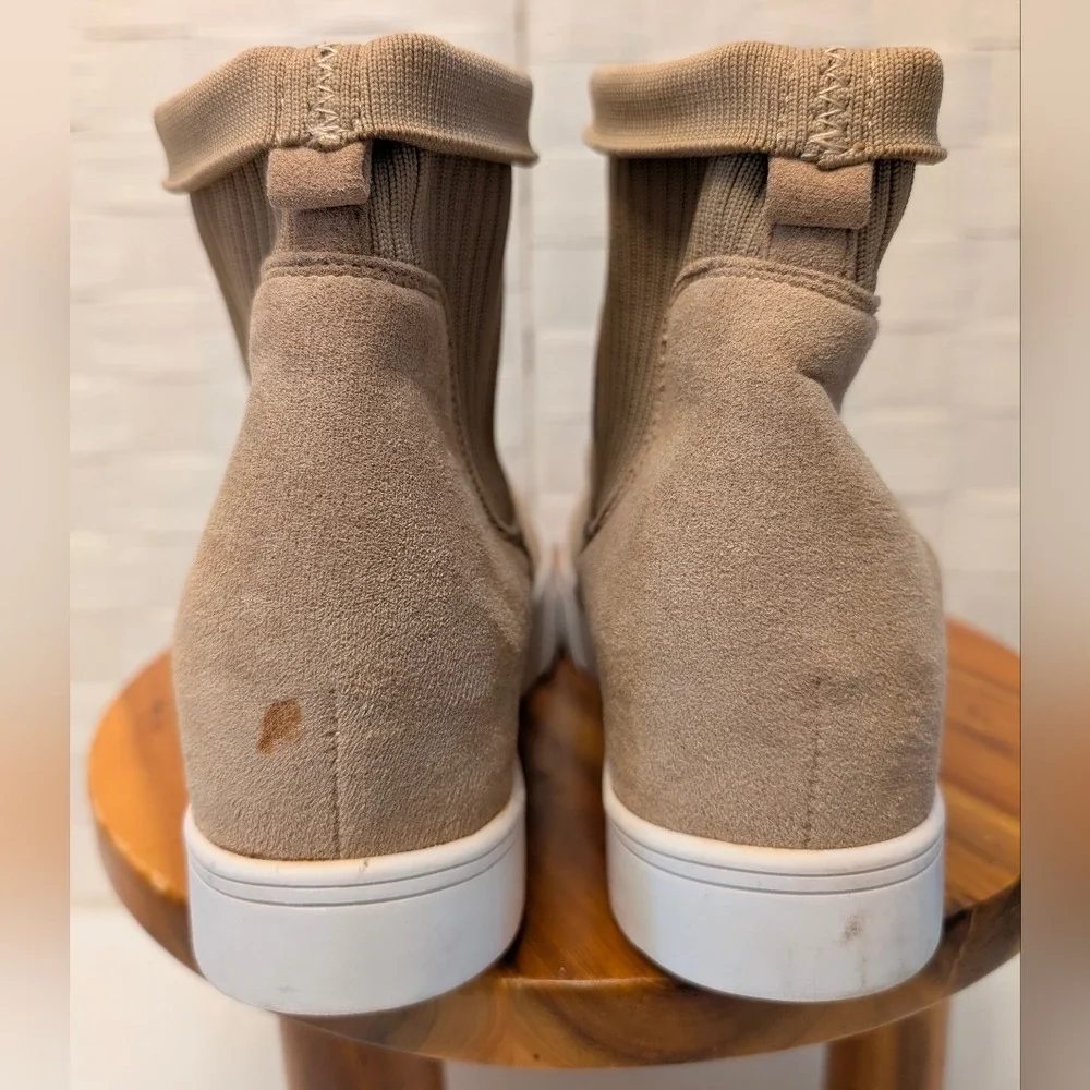 Boutique by Corkys Tan Faux Suede‎ Ribbed Knit High Top Sneaker Boots Booties